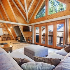 Bear Hugs A-Frame Cabin with Games, AC & BBQ Grill