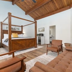 Camp Nelson Lodge Room 10