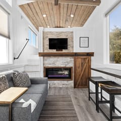 Tiny home in Lindsay with fireplace, 2 Queen lofts