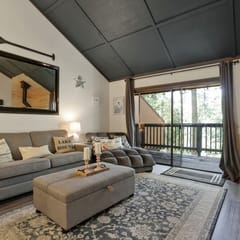 Shaver Escape! Mountain Loft Condo