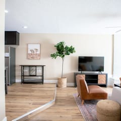 Stylish Fresno Apartment Near Fig Garden Village