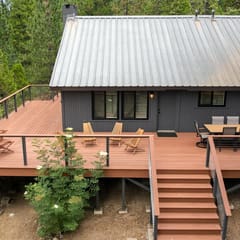The Ockenden Windwood Cabin with Game Room and BBQ, spacious!