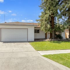 4BR Near Fresno State & Save Mart with large yard!