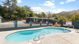 Tokopah Sequoia Motel RM 1-Ac, Pool, 10Min to SNP - Image 5