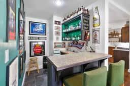 Tulare Vintage Soul House: Pet Friendly, Gym, Bar+