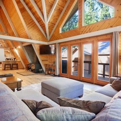 Bear Hugs A-Frame Cabin with Games, AC & BBQ Grill