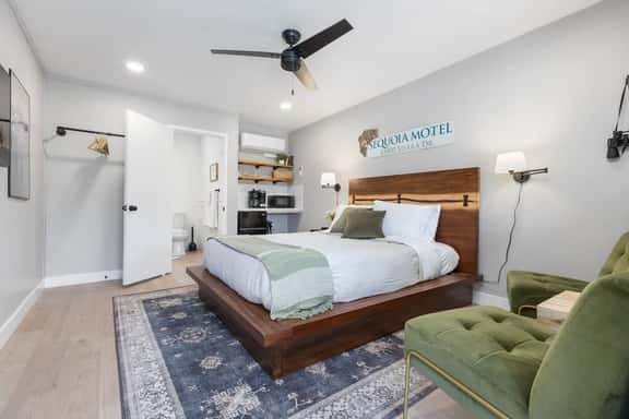 1BR Suite The Belle Sequoia Motel RM 9 w pool - Image 1