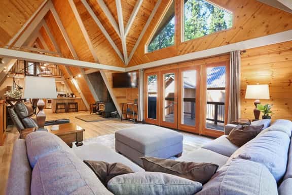Bear Hugs A-Frame Cabin with Games, AC & BBQ Grill - Image 1