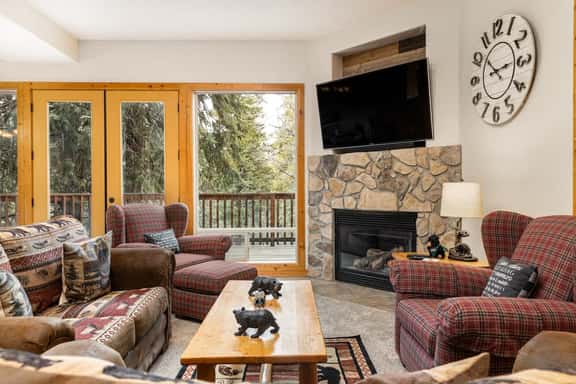 Mins to Lake, enjoy Shaver at PJ's Retreat! - Image 1