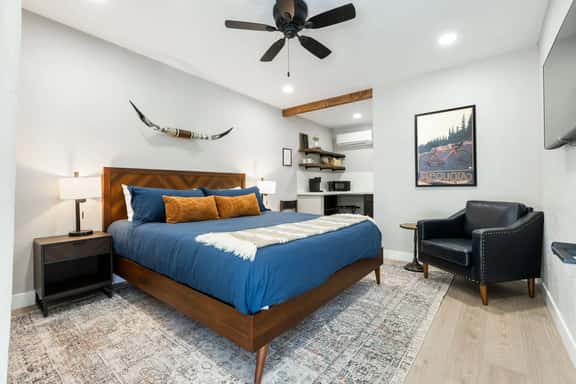 Moro RM3 Sequoia Motel- AC, Pool, WiFi, 10min SNP - Image 1