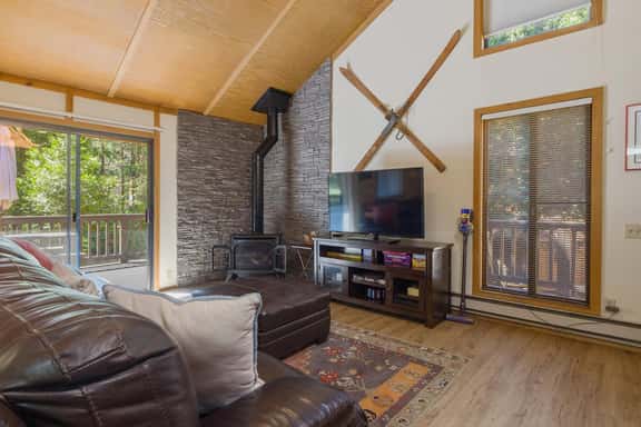 Serenity Townhouse: Mountain Views, Pool &Hot Tub - Image 1