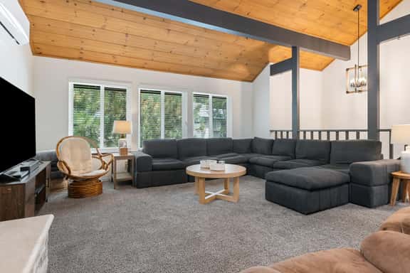 The happy camper! Sleeps 10, Game Room and BBQ - Image 1