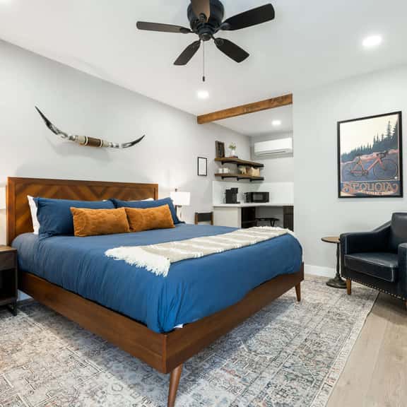 Moro RM3 Sequoia Motel- AC, Pool, WiFi, 10min SNP - Image 1