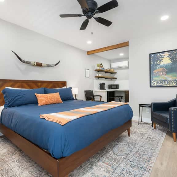Tokopah Sequoia Motel RM 1-Ac, Pool, 10Min to SNP - Image 1