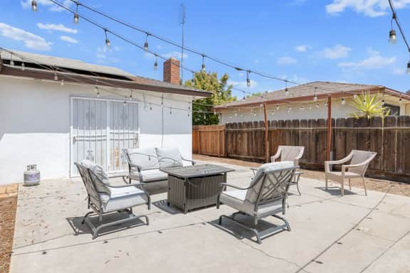 Spacious 4BR Near Fresno State & Save Mart - Image 5