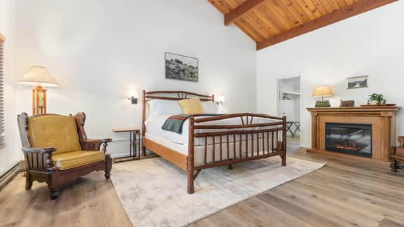 Camp Nelson Lodge Room 6