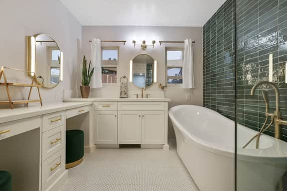 Copper Patch- Luxury Tudor 1930's home!