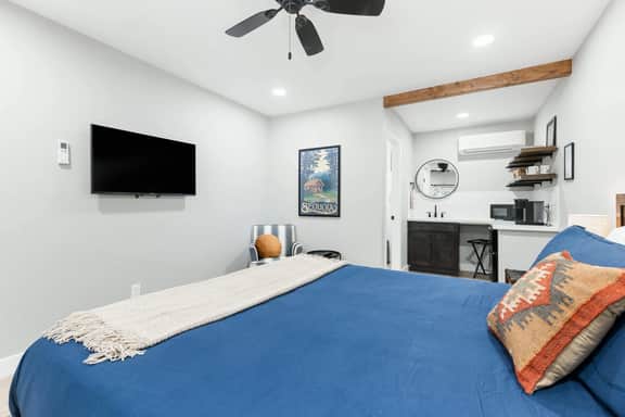 Heather RM4 Sequoia Motel AC, WiFi, Pool