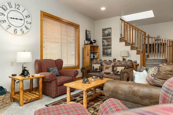 Mins to Lake, enjoy Shaver at PJ's Retreat!