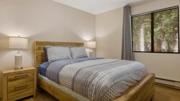 Serenity Townhouse: Mountain Views, Pool &Hot Tub