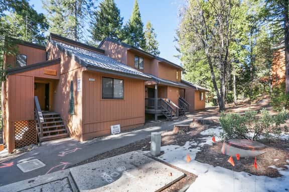 Shaver Escape! Mountain Loft Condo