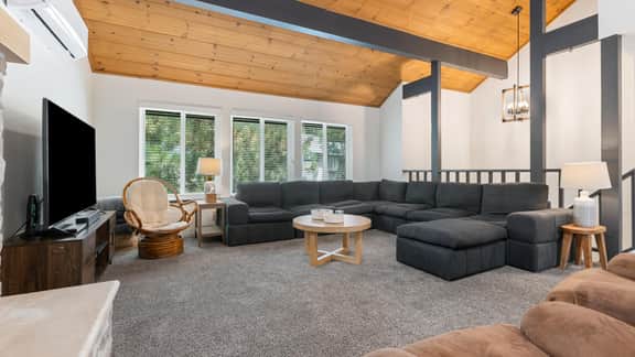 The Ockenden Windwood Cabin with Game Room and BBQ, spacious! - Image 2