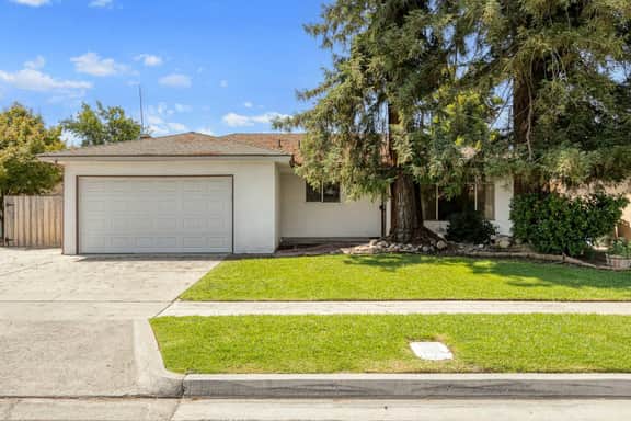 4BR Near Fresno State & Save Mart with large yard! - Image 2
